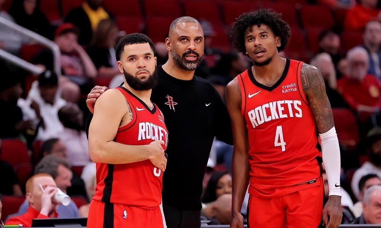 万博体育app-集结日CBA常规赛传出新动向，克里夫兰骑士复出首秀，管理层表态——管理层满意，团队化学反应显著(新疆队成为cba第一支晋级季后赛球队)