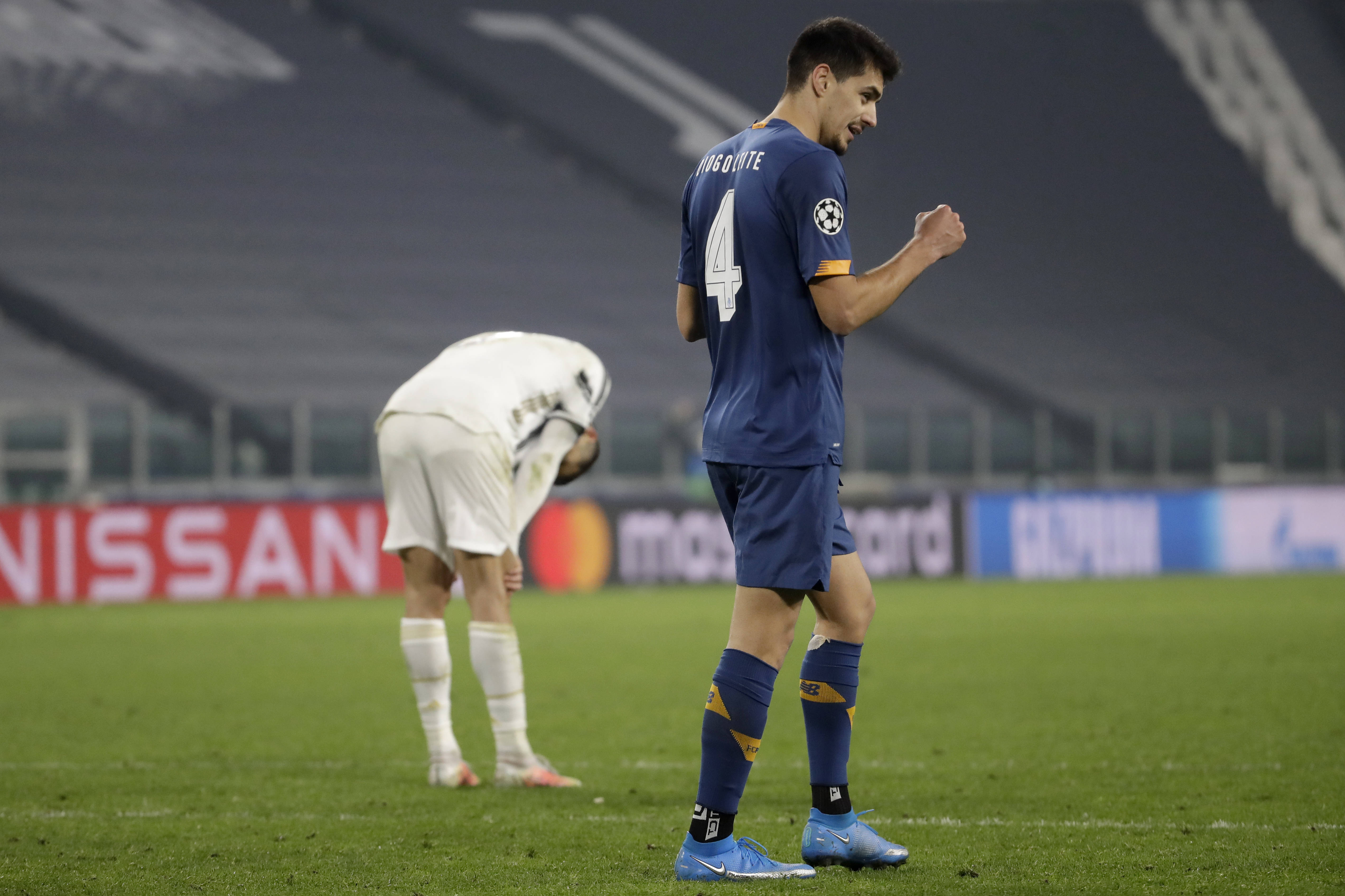 manbetx-上海申花清晨手感冰凉冲刺阶段波尔图调整名单以备亚冠，集结日尤文图斯伤情更新瞬间刷屏 